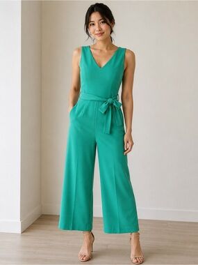 Sleeveless V-Neck Green Wide-Leg Jumpsuit with Tie Belt (Petite)
